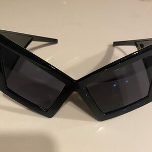 Chic Black Sunglasses with case